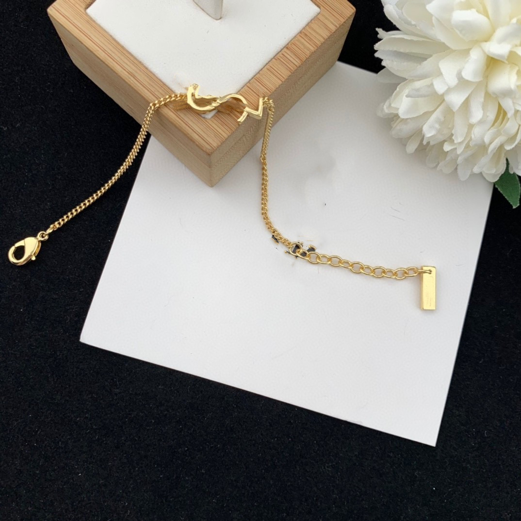 Women's Bracelet Wrist Band Cuff Chain Designer Letter Jewelry Crystal 18K Gold Plated Stainless Steel Fashion Style Bracelet Wedding Lover Gift girlfriend2
Women's Bracelet Wrist Band Cuff Chain Designer Letter Jewelry Crystal 18K Gold Plated Stainless Steel Fashion Style Bracelet Wedding Lover Gift girlfriend2