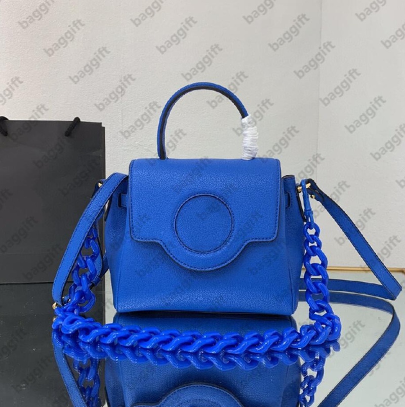 Women's small PM LaMedusa Handle Bag Chain-link Plain Leather Designers Handbag Shoulder Cross body hobos Fashion Medusa Totes Ladies Flap
Women's small PM LaMedusa Handle Bag Chain-link Plain Leather Designers Handbag Shoulder Cross body hobos Fashion Medusa Totes Ladies Flap