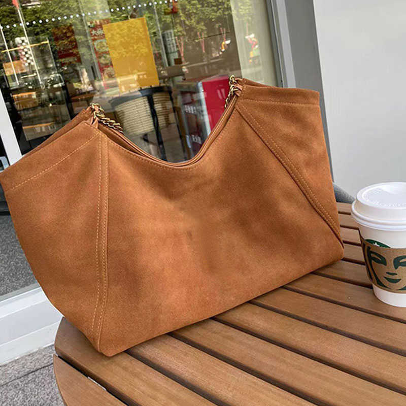 Shoulder Bags Chain Bag Large Capacity Tote Plain Shopping Handbag Purse Desingers Fashion Gold Metal Letters Hasp Internal Zipper Nubuck, 33x16x27cm
Shoulder Bags Chain Bag Large Capacity Tote Plain Shopping Handbag Purse Desingers Fashion Gold Metal Letters Hasp Internal Zipper Nubuck, 33x16x27cm