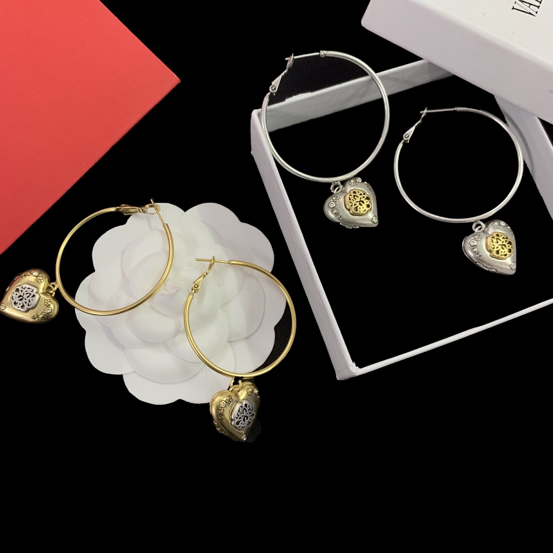 Hoop & Huggie Open love Earring Skeleton Skull Heart-shaped carving Flower Hoops Earrings Women Gothic Party Punk Jewelry Designer ME3 --01
Hoop & Huggie Open love Earring Skeleton Skull Heart-shaped carving Flower Hoops Earrings Women Gothic Party Punk Jewelry Designer ME3 --01