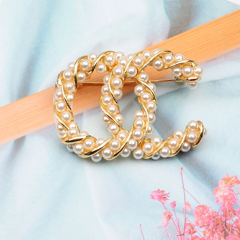 Luxury Design Brand Desinger Brooch Women Crystal Rhinestone Pearl Letter Brooches Suit Pin Fashion Gifts Jewelry Clothing Decoration Accessories Famous Design-1
Luxury Design Brand Desinger Brooch Women Crystal Rhinestone Pearl Letter Brooches Suit Pin Fashion Gifts Jewelry Clothing Decoration Accessories Famous Design-1