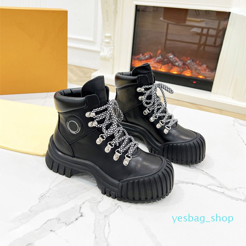 Black Leather Ruby Flat Ranger Boots Women Platform Bike Boot Martin Boots Chunky Lightweight Rubber Sole Fashion 5562 Bicolor Laces
Black Leather Ruby Flat Ranger Boots Women Platform Bike Boot Martin Boots Chunky Lightweight Rubber Sole Fashion 5562 Bicolor Laces