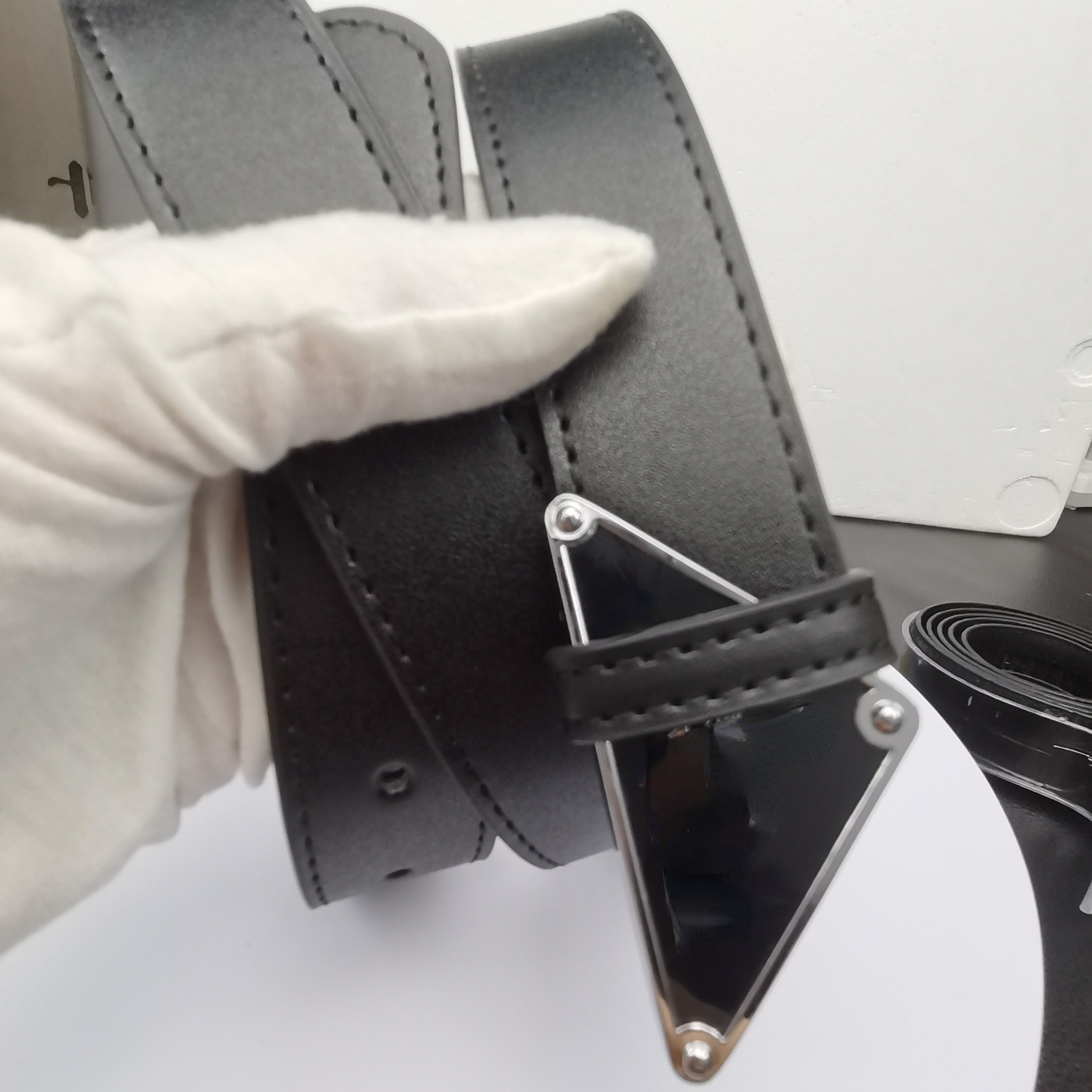 New Inverted Triangle Designer Women's Jeans Belt Trendy Casual Fashion All-Matching Smooth Buckle Women's Fashionable Belts Two-Layer Cowhide, Aspic
New Inverted Triangle Designer Women's Jeans Belt Trendy Casual Fashion All-Matching Smooth Buckle Women's Fashionable Belts Two-Layer Cowhide, Aspic