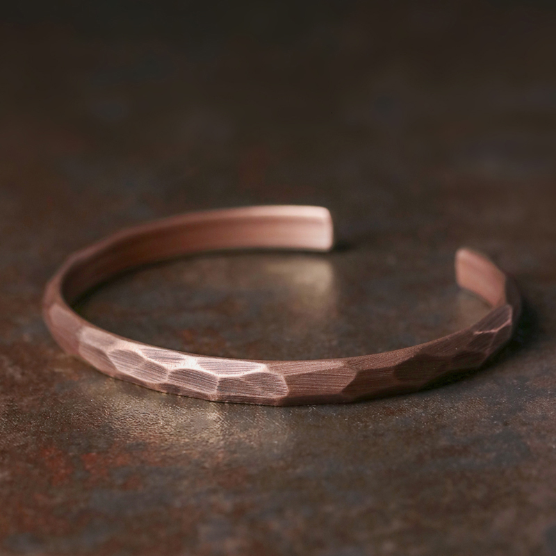 Charm Bracelets Red Metal Pure Copper Bracelet Rustic Forged Oxidized Do Old Punk Cuff Bangle Viking Handmade Jewelry Unisex Men Women 221206
Charm Bracelets Red Metal Pure Copper Bracelet Rustic Forged Oxidized Do Old Punk Cuff Bangle Viking Handmade Jewelry Unisex Men Women 221206