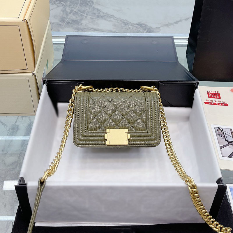 Women Luxury Mini Designer Crossbody Bag Ball Grain Leather Quilted Matelasse Trend Classic Flap Wallet Sacoche Retro Key Pouch Suitcases Party Birkin Clutch 15CM, Black
Women Luxury Mini Designer Crossbody Bag Ball Grain Leather Quilted Matelasse Trend Classic Flap Wallet Sacoche Retro Key Pouch Suitcases Party Birkin Clutch 15CM, Black