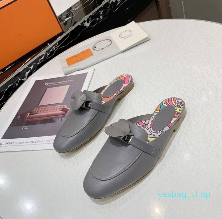 Women Slippers Shoes Brand Designer Sandals Leather Flat Bottomed Low Heel Luxury Leisure Comfortable Light mule 66, Color 3
Women Slippers Shoes Brand Designer Sandals Leather Flat Bottomed Low Heel Luxury Leisure Comfortable Light mule 66, Color 3