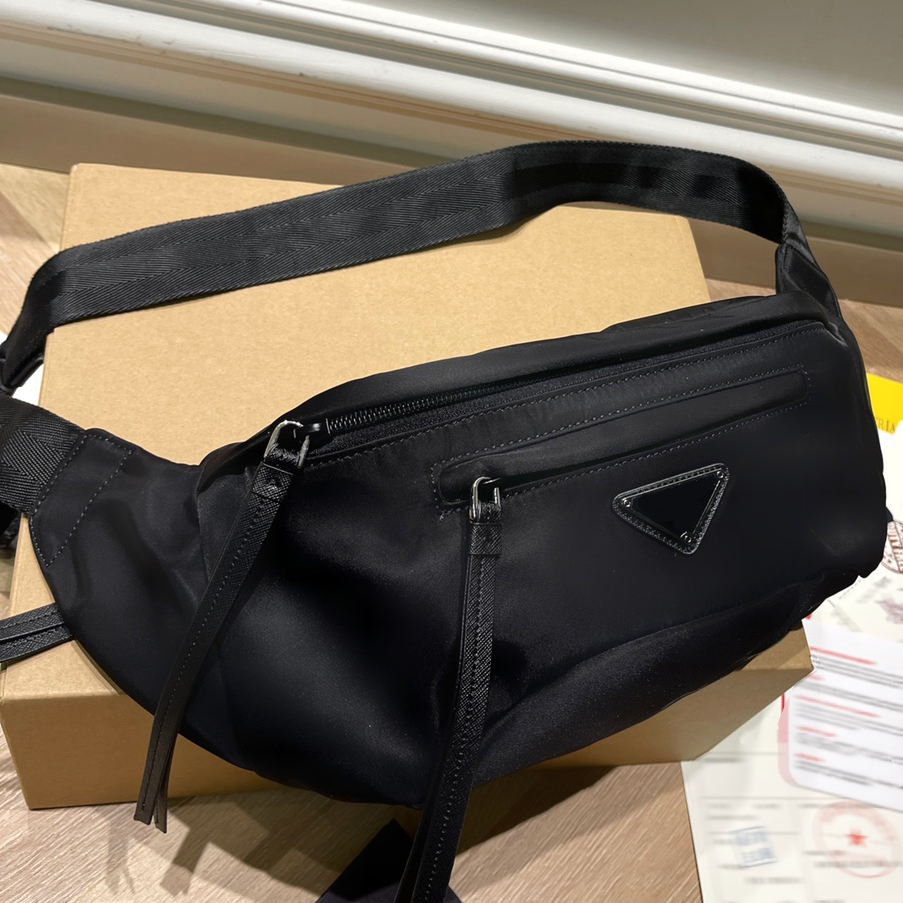Men Belt Bag Designers Waist Bags Mens Fashion Shoulder Crossbody Messager Bag Designer Handbags Purses Wallets Fannypack 25CM 22120701CZ, Black
Men Belt Bag Designers Waist Bags Mens Fashion Shoulder Crossbody Messager Bag Designer Handbags Purses Wallets Fannypack 25CM 22120701CZ, Black
