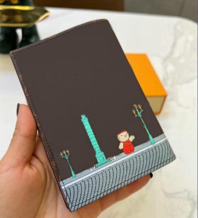Womens Designer Card Holder PASSPORT COVER Fashion luxury business Protection Case Trendy Credit Mens Wallet Brown Iconic