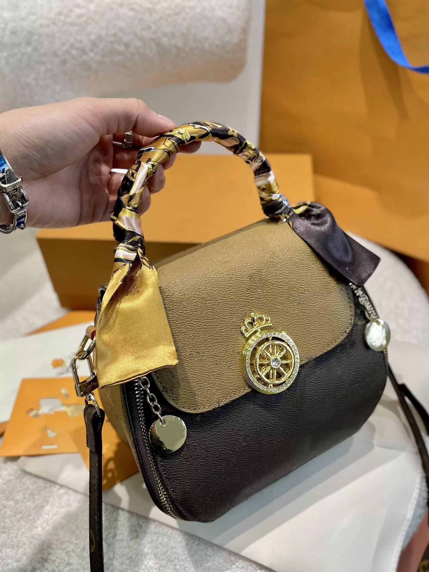 Presbyopia Classic Handbag Shoulder Bag Designer Luxury Women's Crossbody Is More Beautiful In Kind Casual Fashion Material PU XB40048
Presbyopia Classic Handbag Shoulder Bag Designer Luxury Women's Crossbody Is More Beautiful In Kind Casual Fashion Material PU XB40048