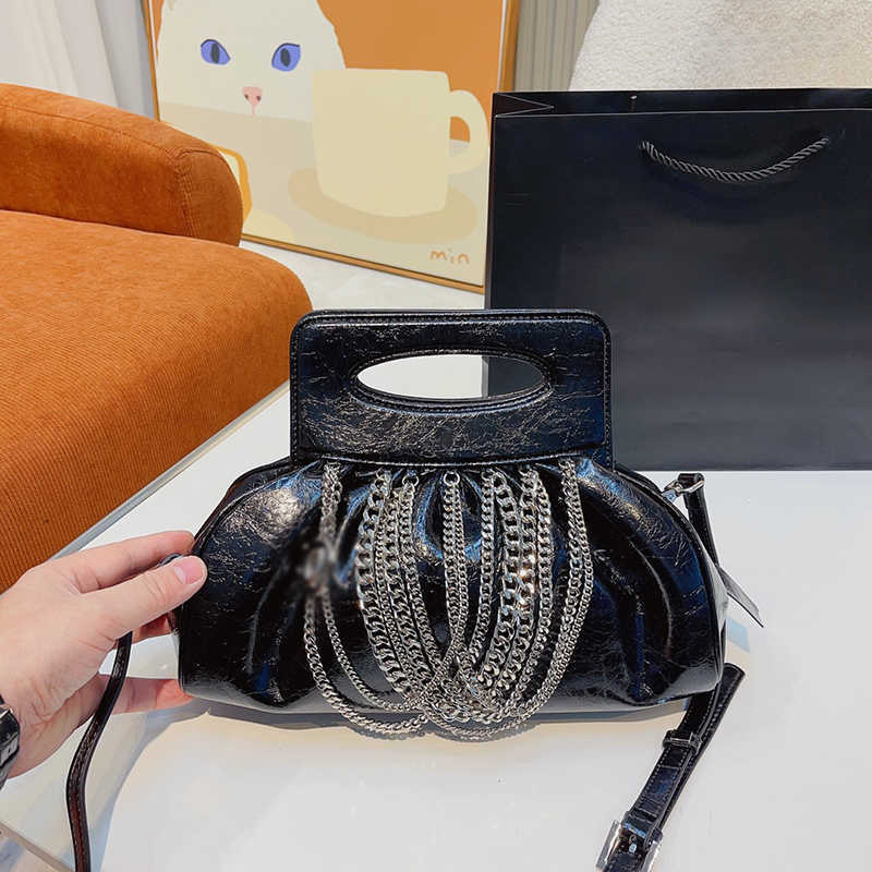 Totes C Punk Style Clip Pouch Designers Crossbody Bags Black Womens Designer Bag Leather Tote Bag Chain Decoration Shoulder Purse Handbag Wallet 221207
Totes C Punk Style Clip Pouch Designers Crossbody Bags Black Womens Designer Bag Leather Tote Bag Chain Decoration Shoulder Purse Handbag Wallet 221207