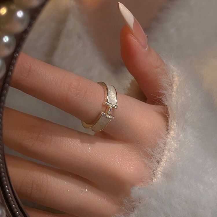 Designer Hamase h ring H Letter Zircon Open Enamel Glaze Ring Female ins Small Popular Design Fashion
Designer Hamase h ring H Letter Zircon Open Enamel Glaze Ring Female ins Small Popular Design Fashion