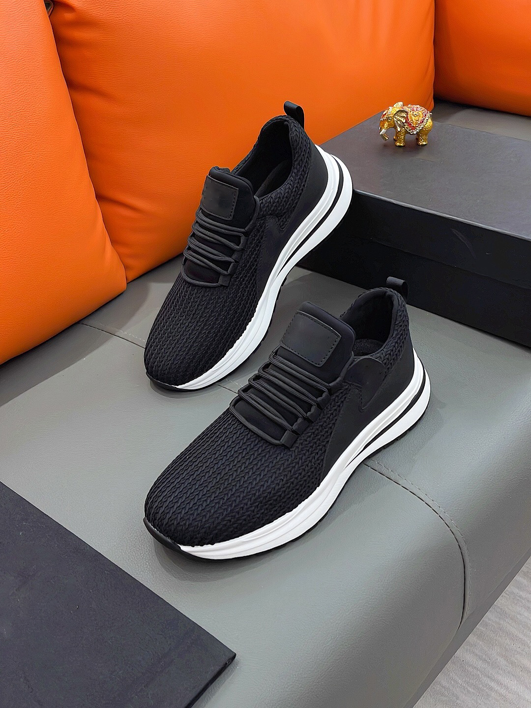 Designer shoes Rhyton Sneakers Beige Men women clogs Red White Black Panda Black Uede neon usa be true Leather Velvet Suede
Designer shoes Rhyton Sneakers Beige Men women clogs Red White Black Panda Black Uede neon usa be true Leather Velvet Suede