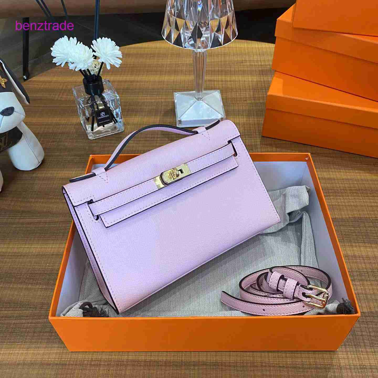 Herme Kely bags for women online shop New mini generation palm print top layer cow leather handbag Gold Bu le Leather Messenger small square bag, Black2
Herme Kely bags for women online shop New mini generation palm print top layer cow leather handbag Gold Bu le Leather Messenger small square bag, Black2