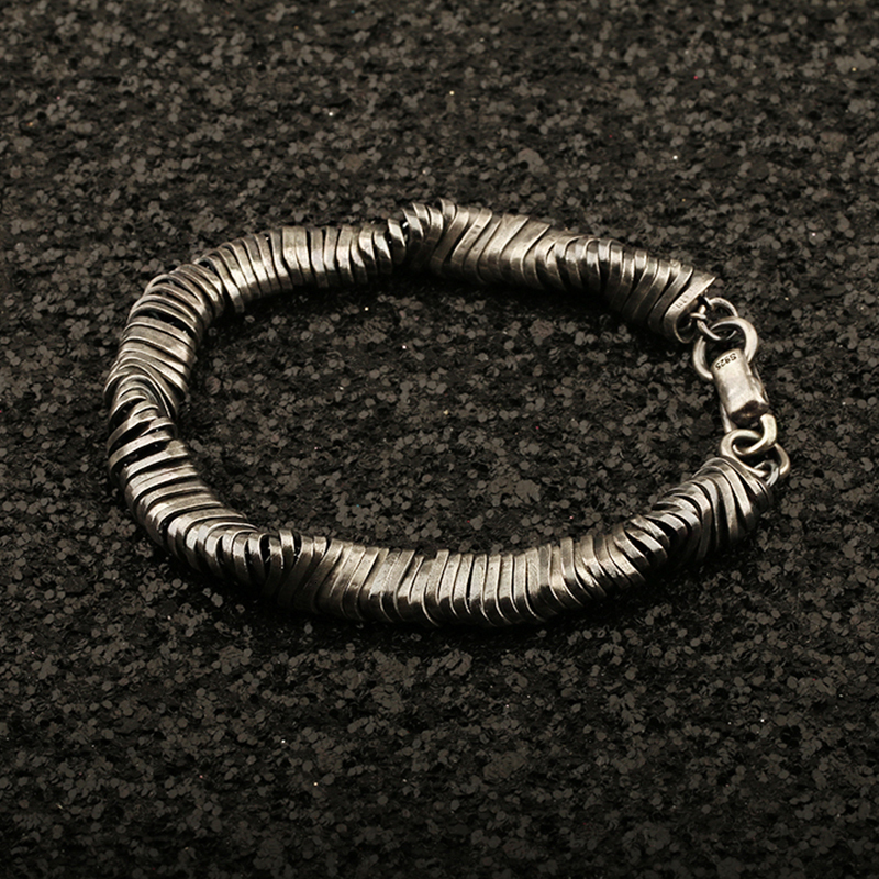 Charm Bracelets HX Trend Bracelet Men's Twisted Retro Personality Niche Design Neutral Dark Old Style Couple Bracelets Set Pack Bracelet for Man 221206
Charm Bracelets HX Trend Bracelet Men's Twisted Retro Personality Niche Design Neutral Dark Old Style Couple Bracelets Set Pack Bracelet for Man 221206