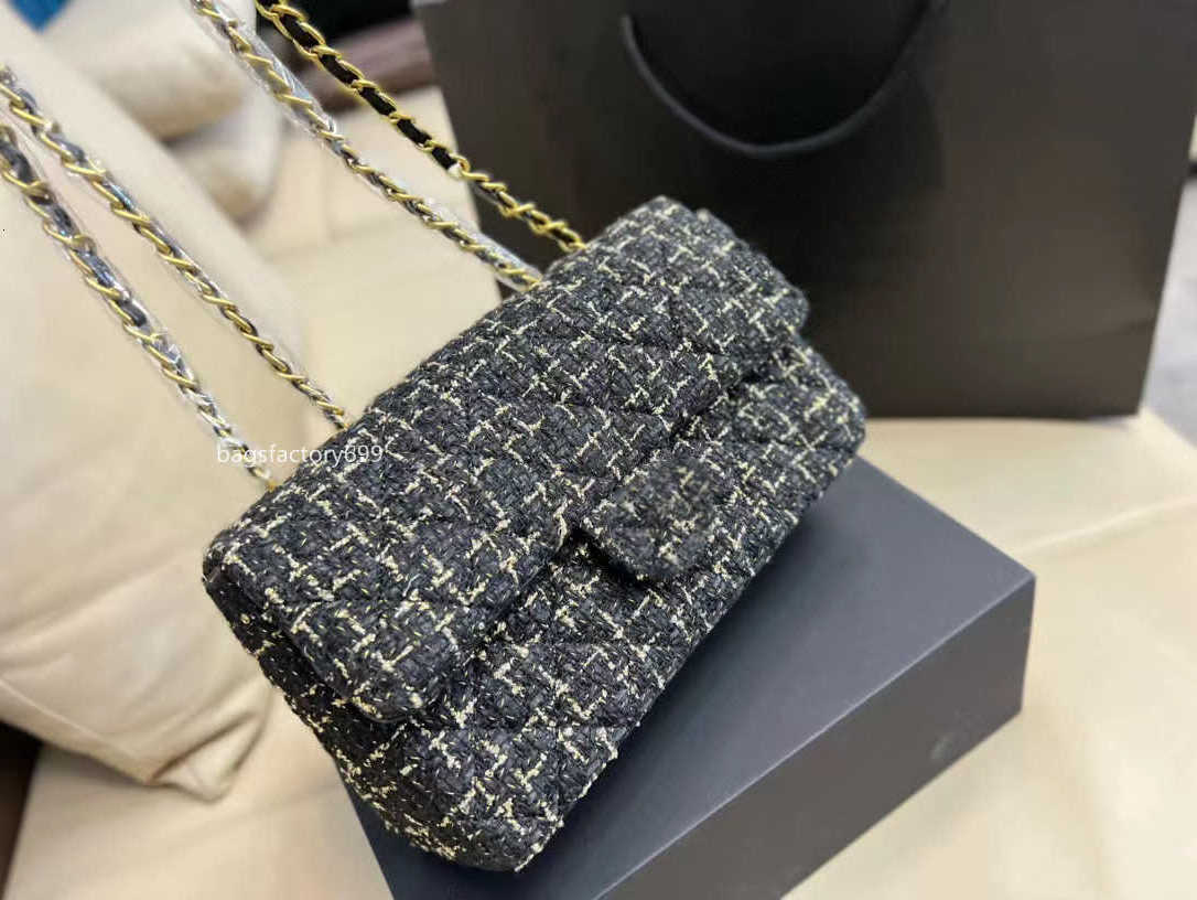 CC Bag Wallets Designer Women Tweed Crossbody Shoulder Bag Vintage Fashion Handbags Woolen Weaving Houndstooth Handbag Leather Hardware Chai, Box
CC Bag Wallets Designer Women Tweed Crossbody Shoulder Bag Vintage Fashion Handbags Woolen Weaving Houndstooth Handbag Leather Hardware Chai, Box