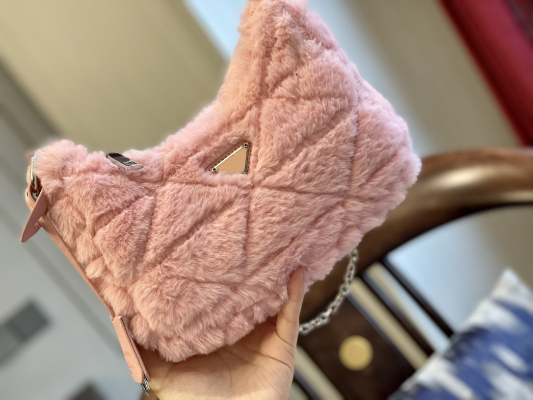 2023 designer bags Women bag Fashion Luxurys designer Re-edition Hobo underarm bag Plush tote crossbody shoulder messengers bags handbag wallet, #3
2023 designer bags Women bag Fashion Luxurys designer Re-edition Hobo underarm bag Plush tote crossbody shoulder messengers bags handbag wallet, #3