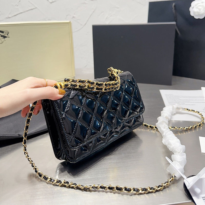 Luxury Women Metal Letter Portable Designer Crossbody Bag Mini Patent Leather Quilted Classic Flap Wallet Handbag Coin Purse Key Pouch Trend Card Holder Birkin 20CM, Black
Luxury Women Metal Letter Portable Designer Crossbody Bag Mini Patent Leather Quilted Classic Flap Wallet Handbag Coin Purse Key Pouch Trend Card Holder Birkin 20CM, Black