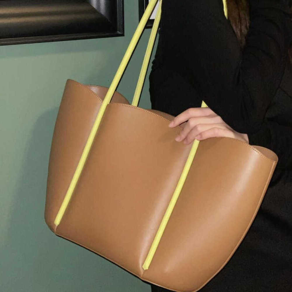Shopping Bags Totes Stuff Petal Bag Autumn And Winter Fashion Lager Capation Crossbody Handbag For Women OL for Shopping Work 221207, Elegant black bag
Shopping Bags Totes Stuff Petal Bag Autumn And Winter Fashion Lager Capation Crossbody Handbag For Women OL for Shopping Work 221207, Elegant black bag