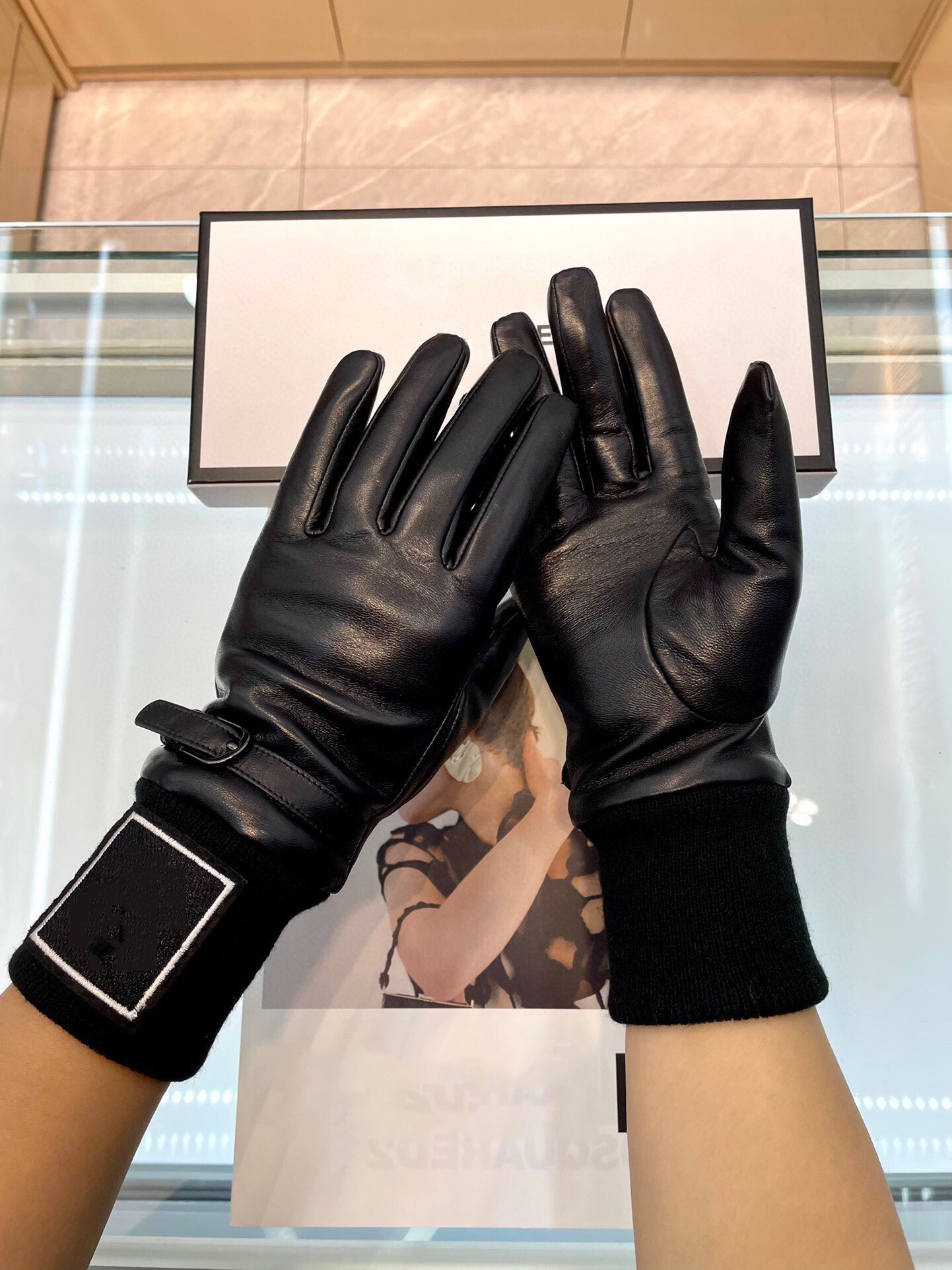 Designer Long gloves leather CH glove ladies sheepskin winter mitten for women official replica Counter quality European size T0P quality 023
Designer Long gloves leather CH glove ladies sheepskin winter mitten for women official replica Counter quality European size T0P quality 023