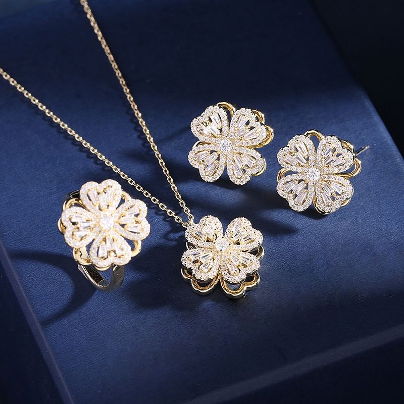 Wedding Jewelry Sets CARLIDANA 3pcsSet Luxury Rotatable Flower Pendant Necklace for Women Anxiety Release Ring Spinning Clover Gold Color 221207
Wedding Jewelry Sets CARLIDANA 3pcsSet Luxury Rotatable Flower Pendant Necklace for Women Anxiety Release Ring Spinning Clover Gold Color 221207