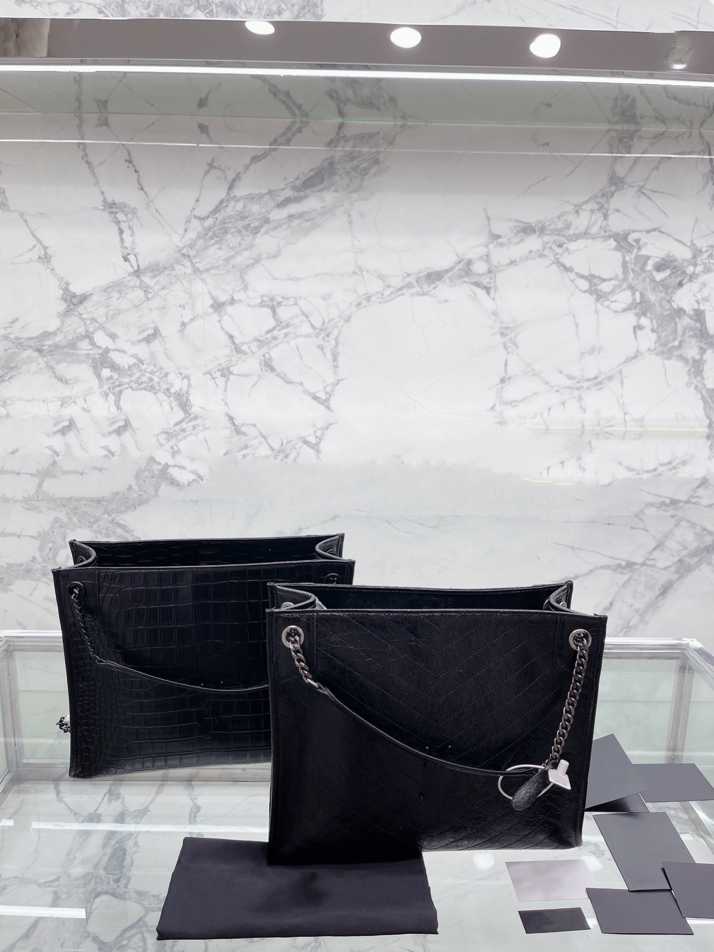 2022 Dauphine fashion bags shoulder Messenger crossboby Luxury with letters canvas letters Wholesale Purses metal chain, Black
2022 Dauphine fashion bags shoulder Messenger crossboby Luxury with letters canvas letters Wholesale Purses metal chain, Black