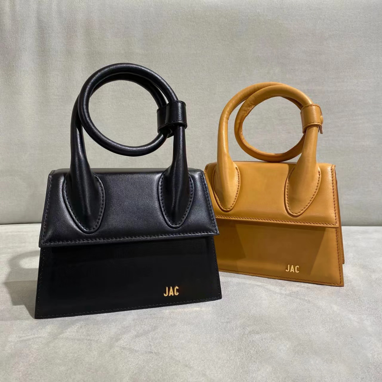 Luxury Jacquem Le Chiquito Noeud Clutch Bag Handle Genuine Leather Envelope Tote Crossbody Womens Mens Designer Wallets Mini Large Medium Shoulder Bags Handbag
Luxury Jacquem Le Chiquito Noeud Clutch Bag Handle Genuine Leather Envelope Tote Crossbody Womens Mens Designer Wallets Mini Large Medium Shoulder Bags Handbag