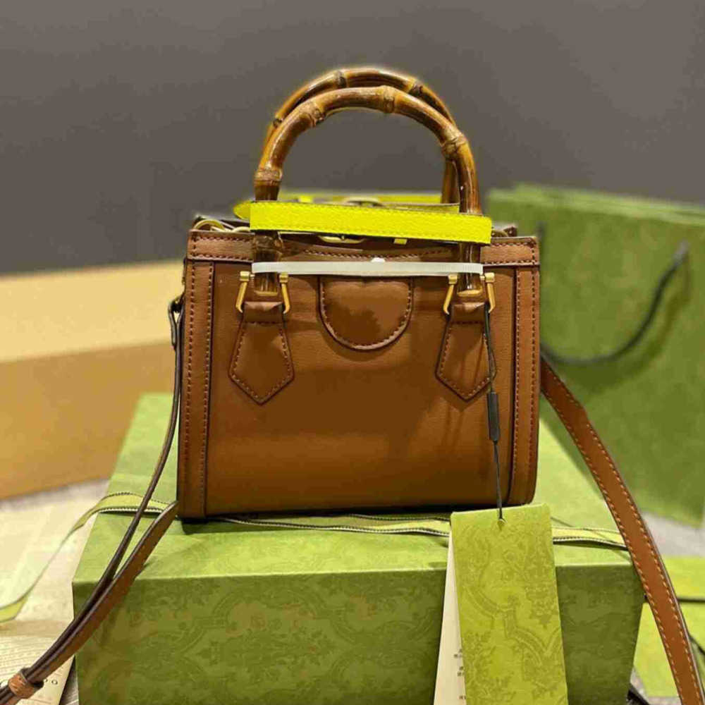 Designer Bags Brand Big Series Bamboo Handbag Diana Shopping Retro Style Exquisite Special Hardware Shoulder Messenger ggity, Brown
Designer Bags Brand Big Series Bamboo Handbag Diana Shopping Retro Style Exquisite Special Hardware Shoulder Messenger ggity, Brown