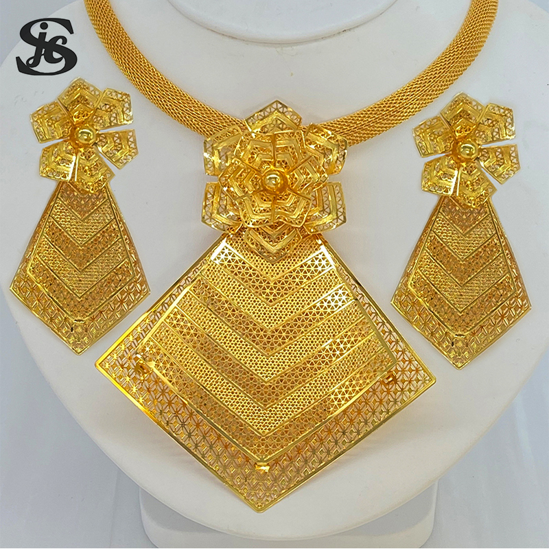 Wedding Jewelry Sets Dubai Fashion Set 24K Gold Plated Flower Shape Copper Earrings Necklace For Women Party Anniversary Gift 221207
Wedding Jewelry Sets Dubai Fashion Set 24K Gold Plated Flower Shape Copper Earrings Necklace For Women Party Anniversary Gift 221207