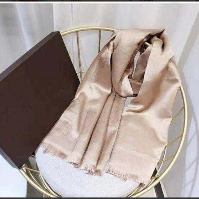 Designer Silk Scarf Mens Luxury Scarf Womens four Season Shawl Fashion Letter Scarves Size 180x70cm 6 Color Optional exquisite gift box packaging
Designer Silk Scarf Mens Luxury Scarf Womens four Season Shawl Fashion Letter Scarves Size 180x70cm 6 Color Optional exquisite gift box packaging