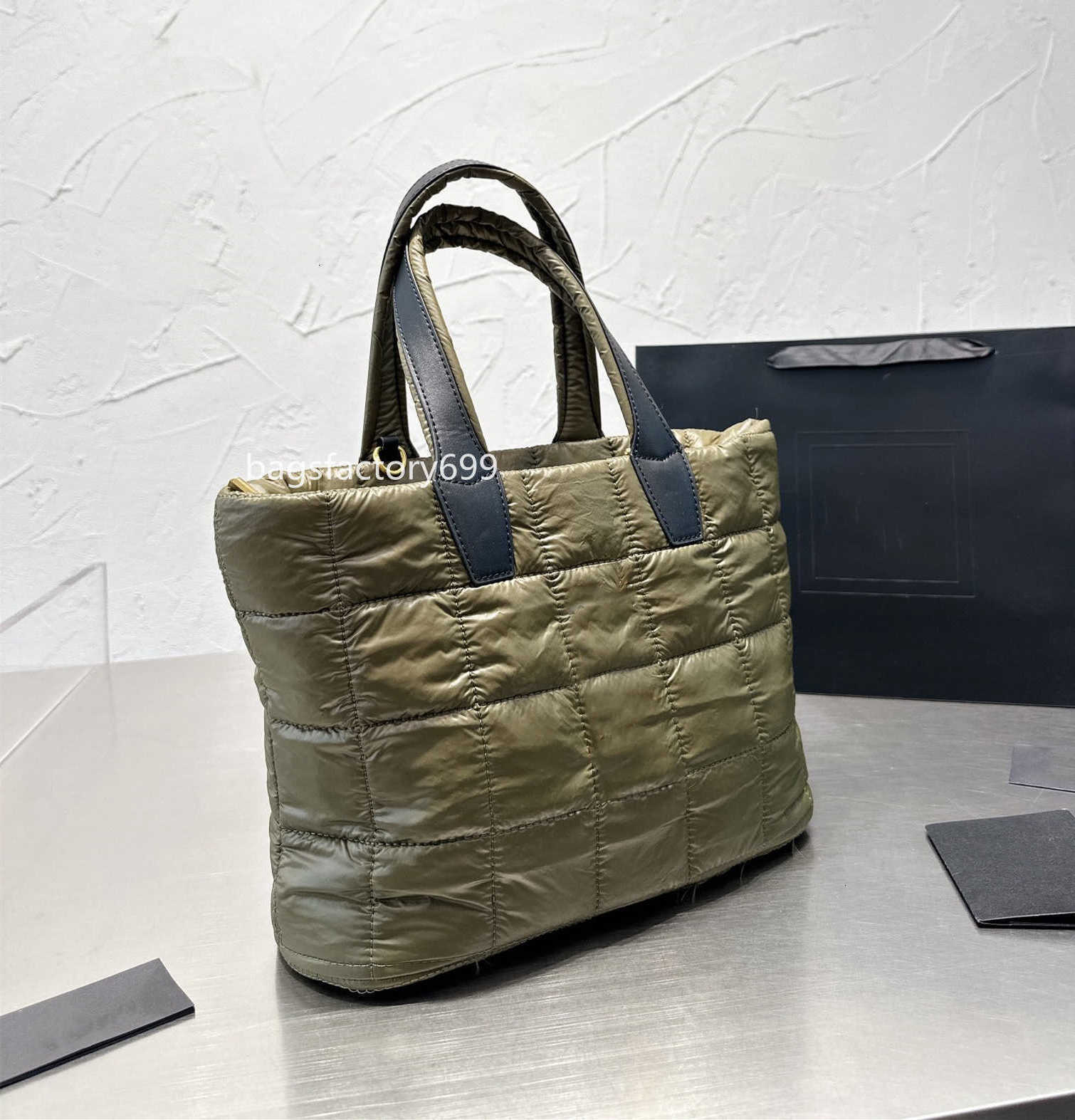 CC Bag Wallets Womens Cotton Padded Clothes Tote Bags Large Capacity Outdoor Shopping Travel Holiday Casual Versatil Handbags With Long stap, Box
CC Bag Wallets Womens Cotton Padded Clothes Tote Bags Large Capacity Outdoor Shopping Travel Holiday Casual Versatil Handbags With Long stap, Box