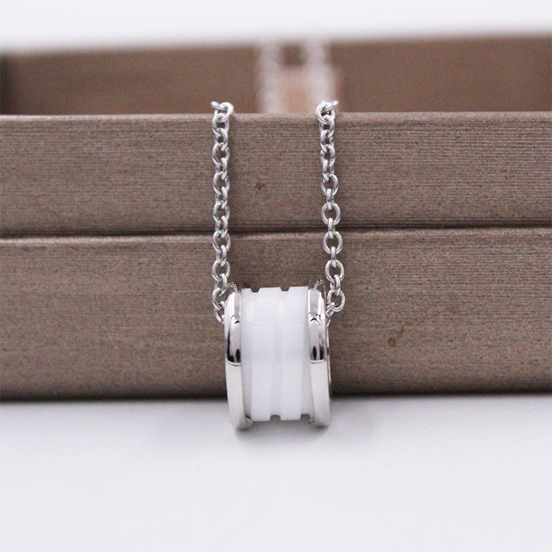 Designer Necklace Men and Women Luxury Brand Classic Fashion necklaces Jewelry Christmas Gift Titanium Steel Love pendant necklace
Designer Necklace Men and Women Luxury Brand Classic Fashion necklaces Jewelry Christmas Gift Titanium Steel Love pendant necklace
