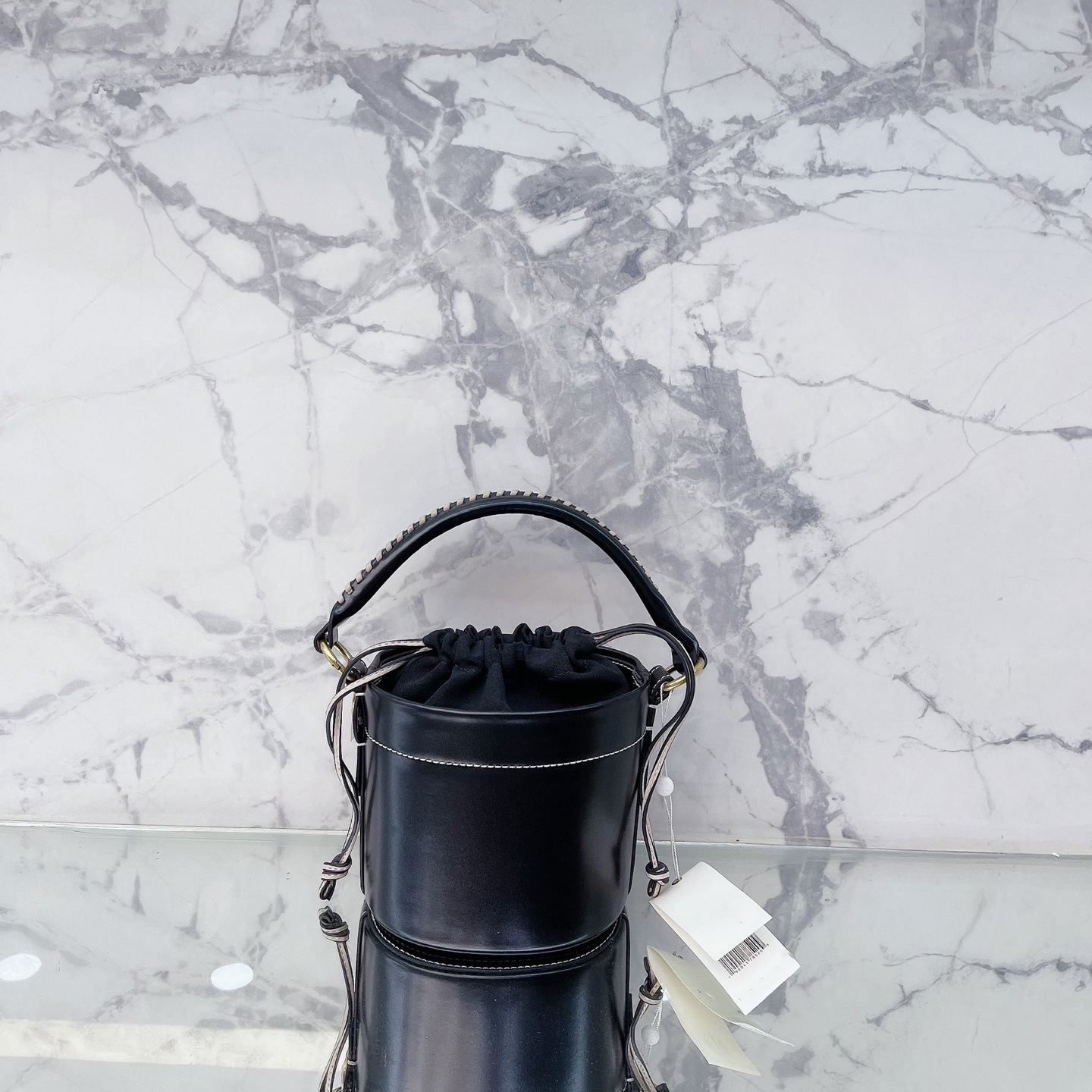 The new designer bag hardware logo celebrity with luxury fashion women cowhide rope single shoulder sling bucket bag basket and free box, Black 16cm
The new designer bag hardware logo celebrity with luxury fashion women cowhide rope single shoulder sling bucket bag basket and free box, Black 16cm