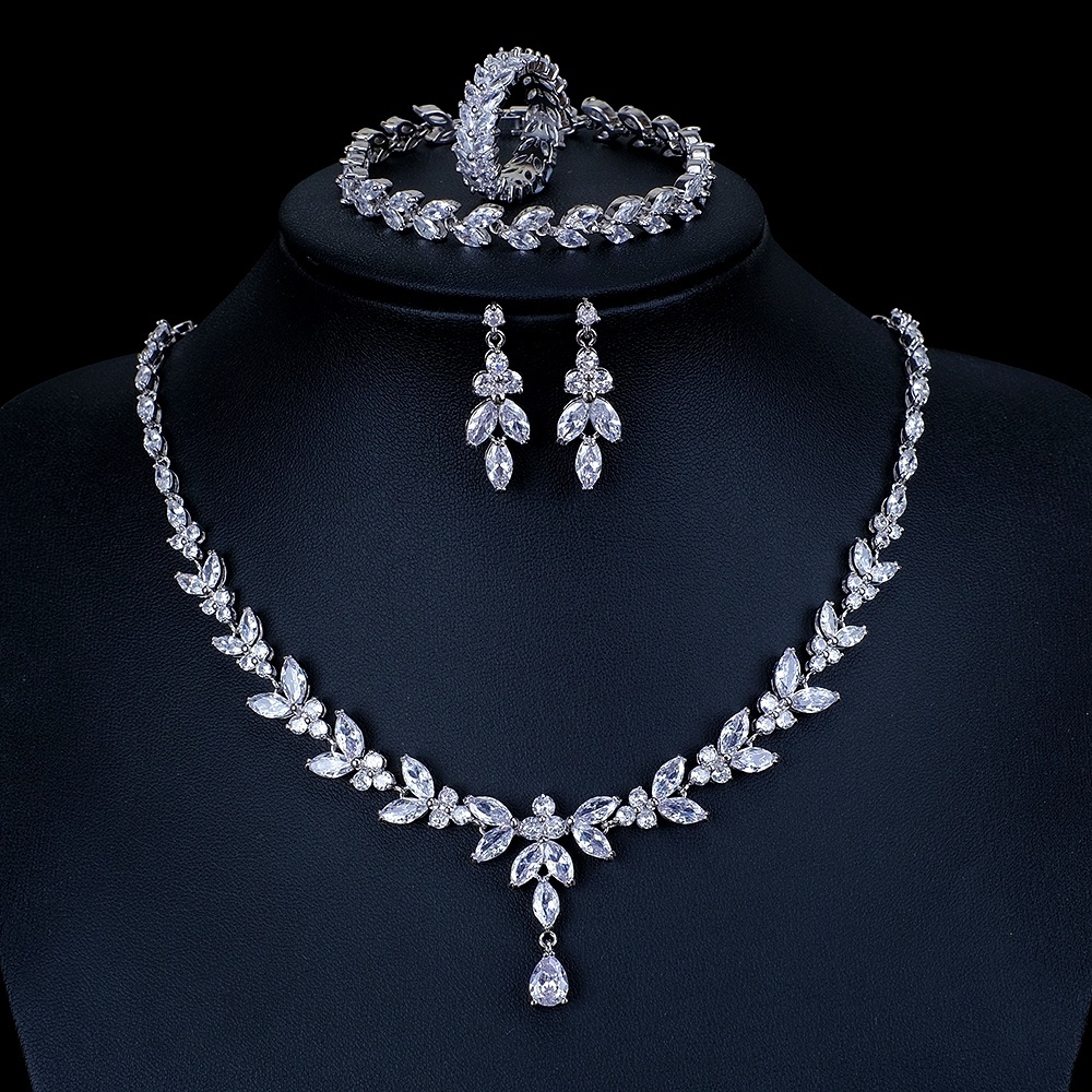 Wedding Jewelry Sets Ekopdee Luxury Brilliant Cubic Zirconia Necklace Set Earrings Rings Women CZ Light Drop Bridal 221207
Wedding Jewelry Sets Ekopdee Luxury Brilliant Cubic Zirconia Necklace Set Earrings Rings Women CZ Light Drop Bridal 221207