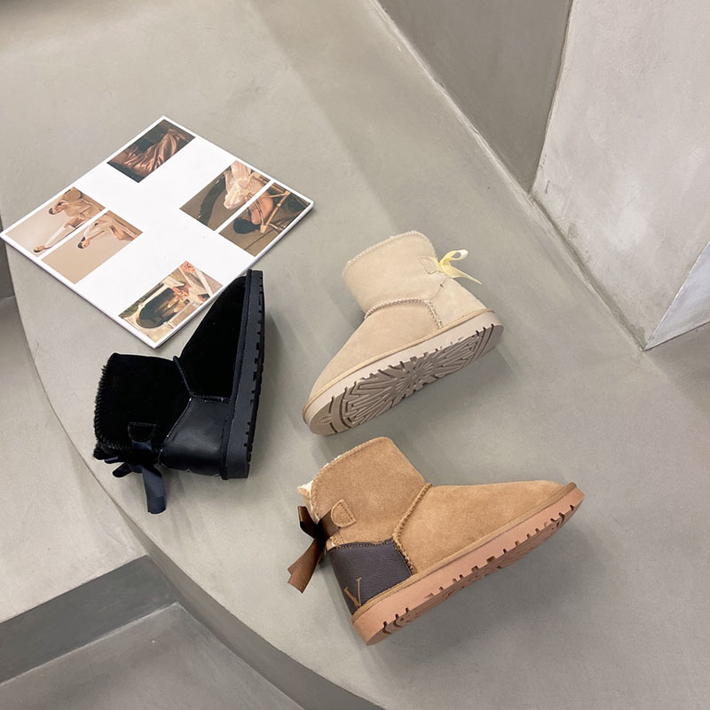 Luxury designer winter slippers with builtin fluff soft comfortable and warm specially designed for fashionable women very beautiful good nice, No.3
Luxury designer winter slippers with builtin fluff soft comfortable and warm specially designed for fashionable women very beautiful good nice, No.3