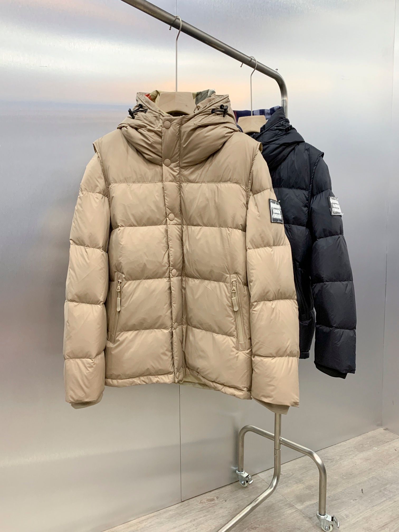 2022BBR Jackets Parkas Designer Luxury Classic Winter Down Men Women Down Fashion TOP1 COPY Cap Pattern Print Coats Outdoor Warm Casual Coat, Customize
2022BBR Jackets Parkas Designer Luxury Classic Winter Down Men Women Down Fashion TOP1 COPY Cap Pattern Print Coats Outdoor Warm Casual Coat, Customize