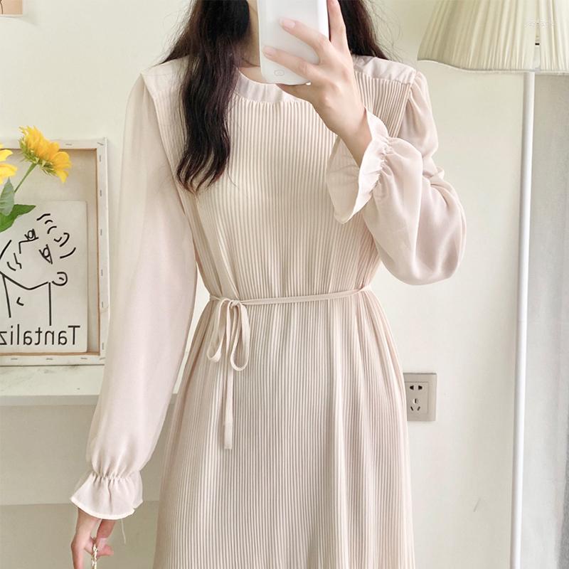 Casual Dresses 2022 Vintage Solid Color Pleated Chiffon Women O-Neck Loose Long Dress Spring Summer Female, Beige
Casual Dresses 2022 Vintage Solid Color Pleated Chiffon Women O-Neck Loose Long Dress Spring Summer Female, Beige