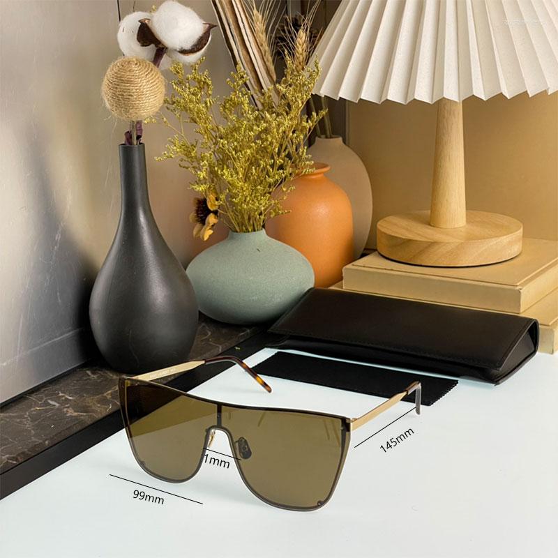 Sunglasses Oversized Conform To The Retro Fashion Trend Of Men's Ultra Light Materials And Women's Are Sun Rro
Sunglasses Oversized Conform To The Retro Fashion Trend Of Men's Ultra Light Materials And Women's Are Sun Rro