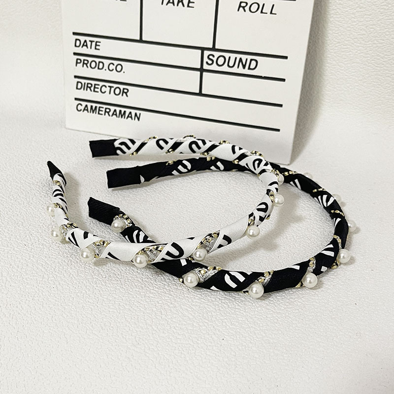 Japanese Simple Design MIU Hair Hoop Fashion Designer Head Scar Popular Brand Hair Clip High Sense Fabric Headwear Hand Braided Braid Headband Romantic Woman Gift, Black
Japanese Simple Design MIU Hair Hoop Fashion Designer Head Scar Popular Brand Hair Clip High Sense Fabric Headwear Hand Braided Braid Headband Romantic Woman Gift, Black