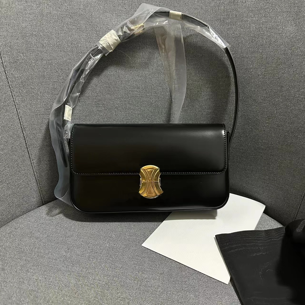 classic Luxurys Designer Shoulder Bag totes clutch Evening TEEN TRIOMPHE fashion luxury cowhide handbag crossbody Bags men Women's wallet travel strap flap Hasp, Black 
classic Luxurys Designer Shoulder Bag totes clutch Evening TEEN TRIOMPHE fashion luxury cowhide handbag crossbody Bags men Women's wallet travel strap flap Hasp, Black