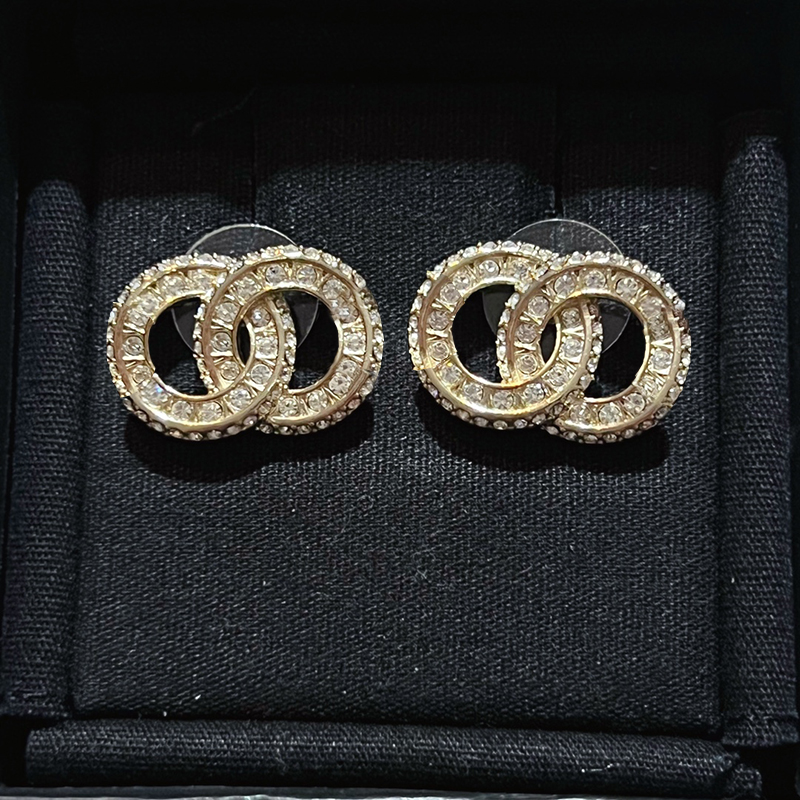 Luxury Diamond Earring Designer Jewelry Fashion Gold Letters Pearl Studs Charming Women Love Earrings Mens C Gifts 925 Silver With Box
Luxury Diamond Earring Designer Jewelry Fashion Gold Letters Pearl Studs Charming Women Love Earrings Mens C Gifts 925 Silver With Box