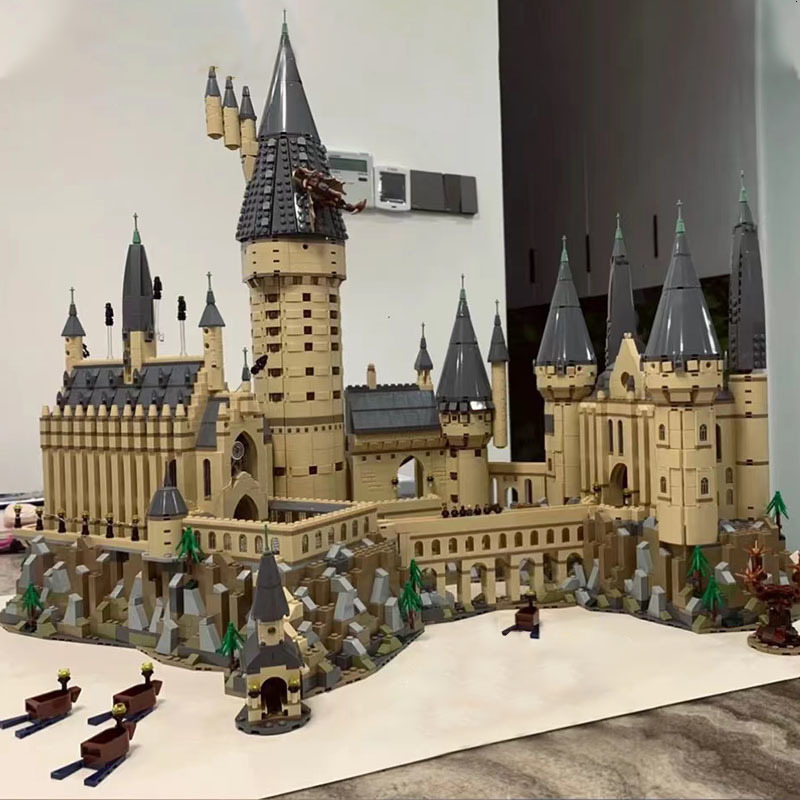 Blocks Magic Movie Classics 16060 Modular School Castle Model 6120pcs Building Brick Toys Kids Gift Set Compatible 71043 221207
Blocks Magic Movie Classics 16060 Modular School Castle Model 6120pcs Building Brick Toys Kids Gift Set Compatible 71043 221207