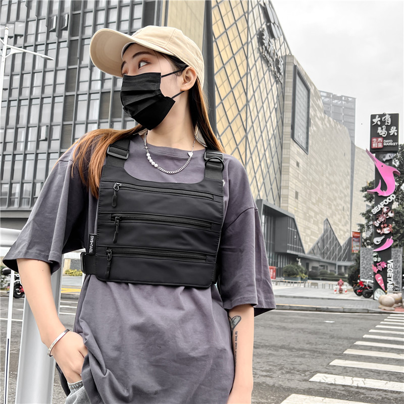 Waist Bags Unisex Chest pack Functional Tactical Fashion Bullet Hip Hop Vest Streetwear Pack Women Black Rig 221208, Black no chain
Waist Bags Unisex Chest pack Functional Tactical Fashion Bullet Hip Hop Vest Streetwear Pack Women Black Rig 221208, Black no chain