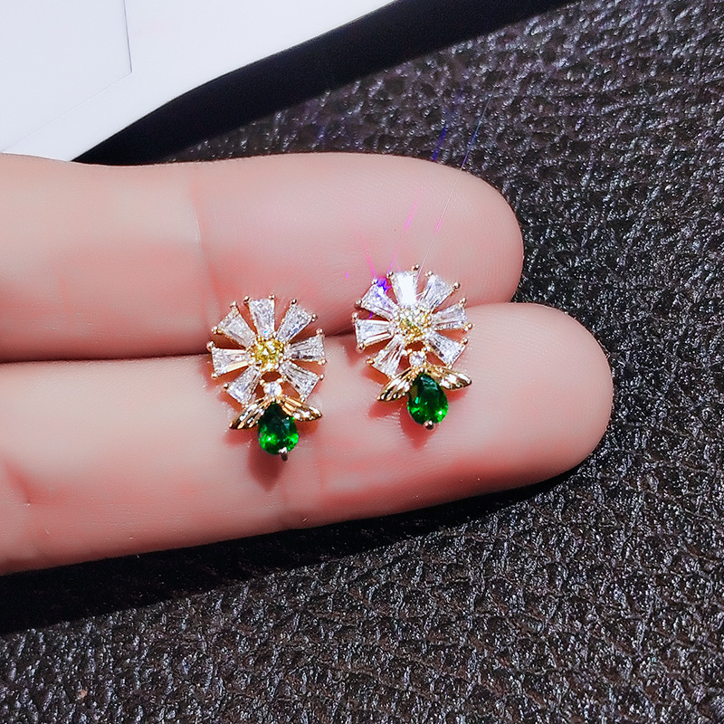 Fashion Queen Bee Ear studs Earrings Animal Hook Earring CZ Women Charm Bridal Wedding Jewelry Gift
Fashion Queen Bee Ear studs Earrings Animal Hook Earring CZ Women Charm Bridal Wedding Jewelry Gift