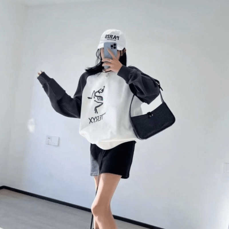 Designer sweater men women autumn winter long sleeved T shirt round neck sweatshirt loose plush pullover coat, Black-usa size
Designer sweater men women autumn winter long sleeved T shirt round neck sweatshirt loose plush pullover coat, Black-usa size