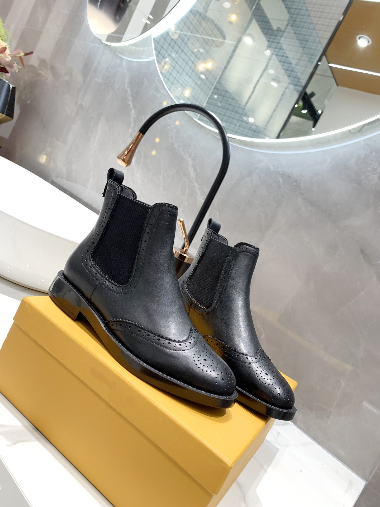 SHOES T01 designer top version hand-customized 2021 new Todd's fashion ladies leather boots mid-top
SHOES T01 designer top version hand-customized 2021 new Todd's fashion ladies leather boots mid-top