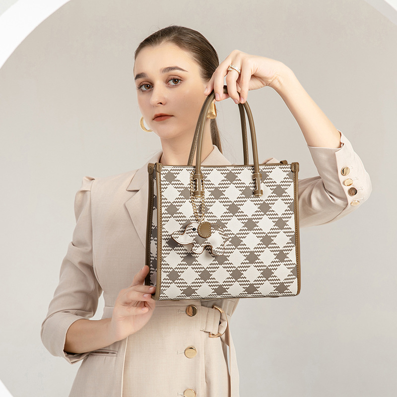 fashion woman luxurys men designers bags lady crossbody tote Hobo Shoulder Purses Handbags Bag wallet The new Christmas hit3, Orange
fashion woman luxurys men designers bags lady crossbody tote Hobo Shoulder Purses Handbags Bag wallet The new Christmas hit3, Orange