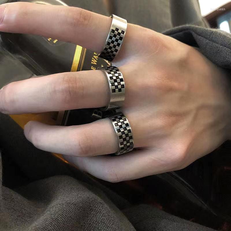 Wedding Rings 2022 Fashion Stainless Steel Cool Black White Grid Band For Men Women Vintage Hiphop Gothic Open Finger Ring Party Jewelry
Wedding Rings 2022 Fashion Stainless Steel Cool Black White Grid Band For Men Women Vintage Hiphop Gothic Open Finger Ring Party Jewelry