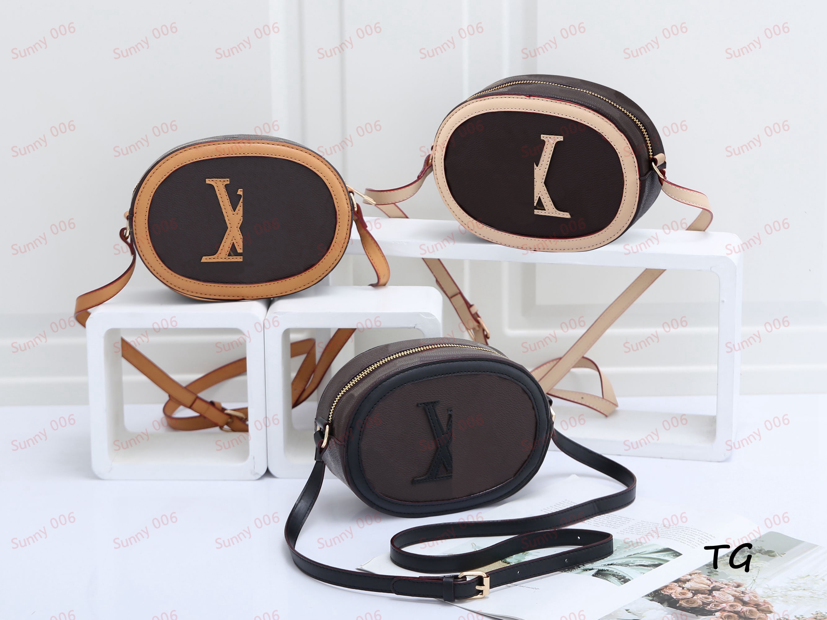 Small Pillow Cross body Bag Luxury Fashion Bags Personality Oval Wallet DESIGNER Boutique Camera Bag High End Wallet Design, White
Small Pillow Cross body Bag Luxury Fashion Bags Personality Oval Wallet DESIGNER Boutique Camera Bag High End Wallet Design, White