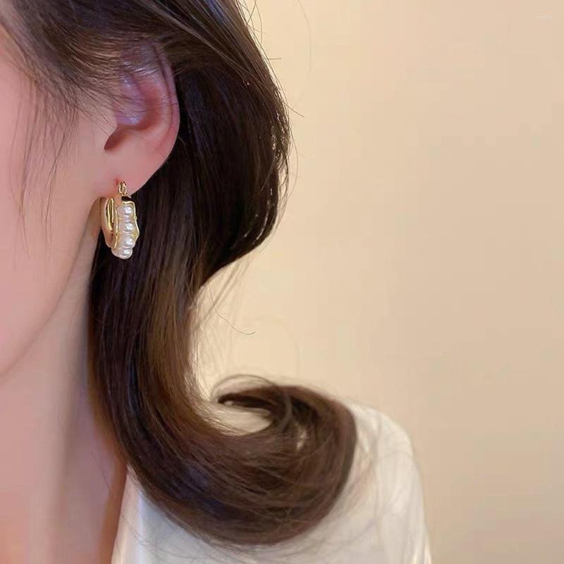 Hoop Earrings Niche Design U-shaped Ear Drop Temperament Fashion Pearl Buckle Simple Creative Metal For Women
Hoop Earrings Niche Design U-shaped Ear Drop Temperament Fashion Pearl Buckle Simple Creative Metal For Women