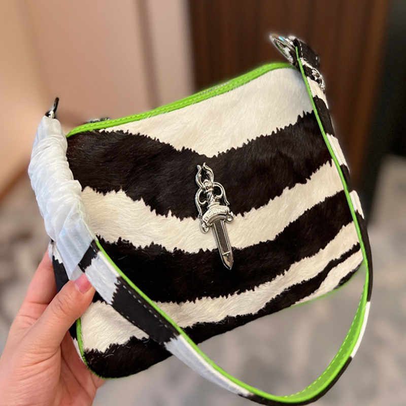 Evening Bags Neutral style Autumn winter authentic chicken nuggets under the armpit fashion cross one shoulder lady Heartss love bag, Green
Evening Bags Neutral style Autumn winter authentic chicken nuggets under the armpit fashion cross one shoulder lady Heartss love bag, Green